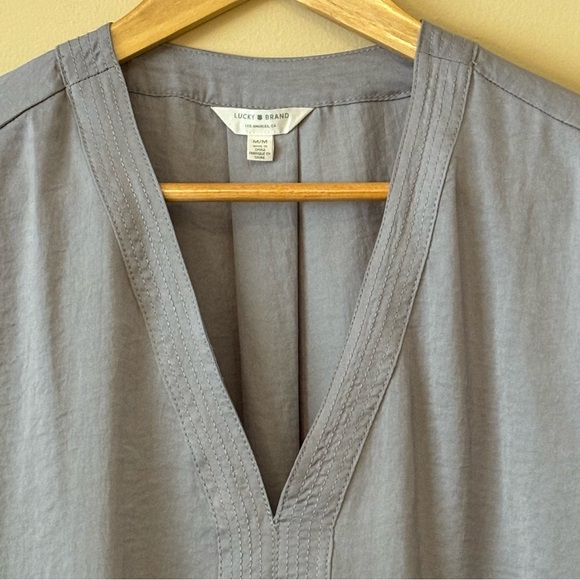•SOLD•| Lucky Brand| Draped Grey Silky V-Neck Tunic Short Sleeve Shirt Size US M - Picture 2 of 6